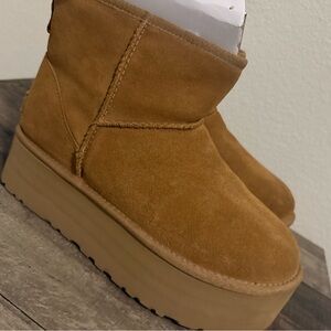 Platform
Uggs size 9 great condition